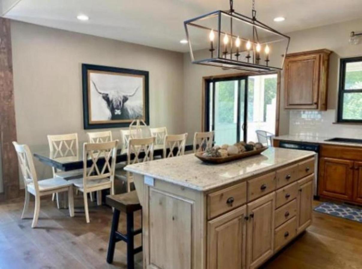 Vila Premier Retreat With Hot Tub, Theater & Pool Table Hollister Exteriér fotografie
